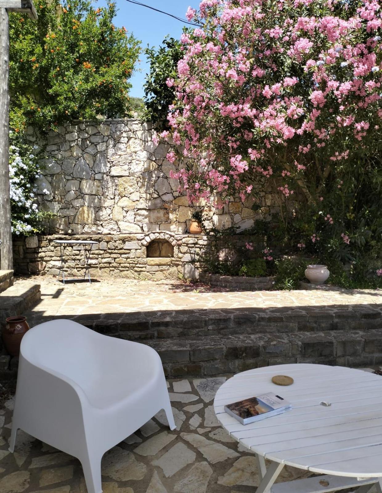 Lemon Tree Cottage Finikounta Exterior photo